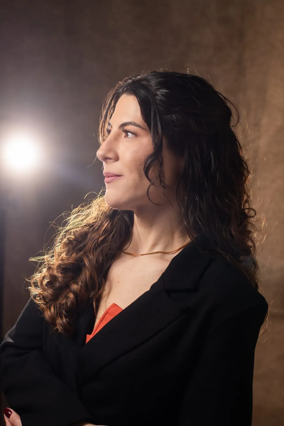 Dra. Milena Amaro em retrato com blazer preto